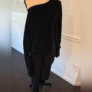 Kendall and Kylie pull on soft velvor navy blue jogger cuffed pants & Top